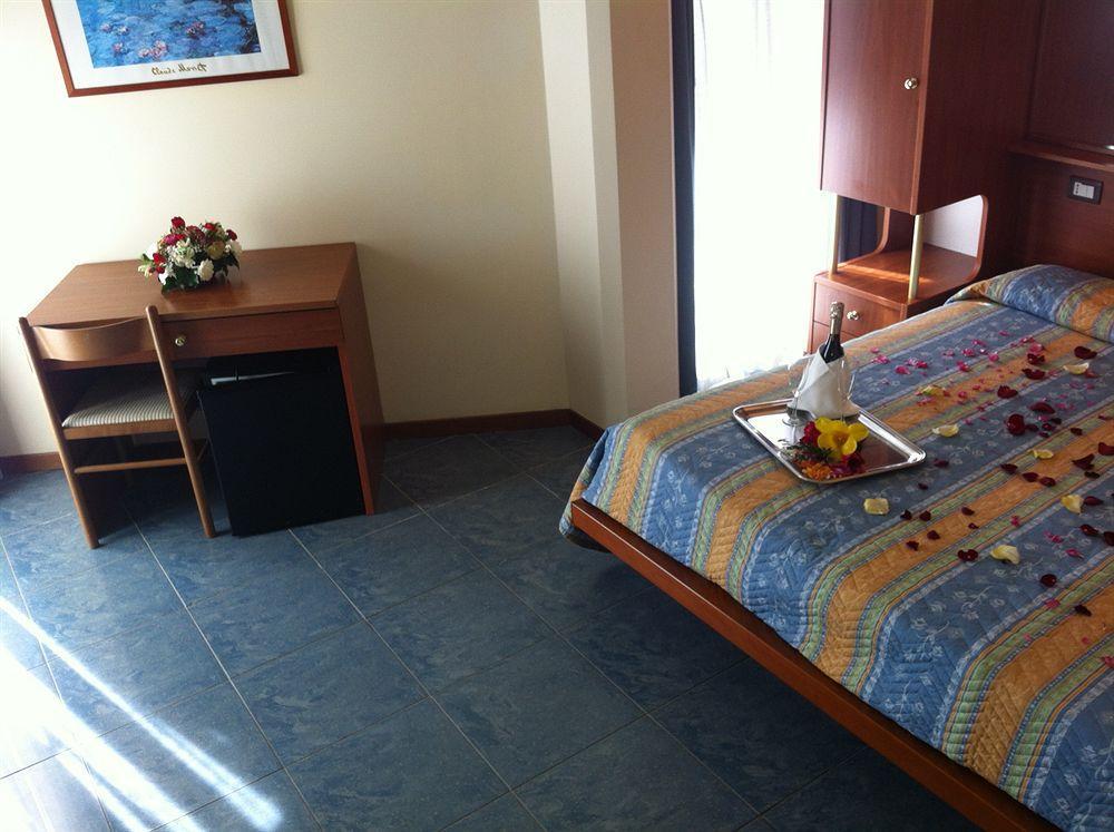 Hotel Gabbiano Porto San Giorgio Luaran gambar