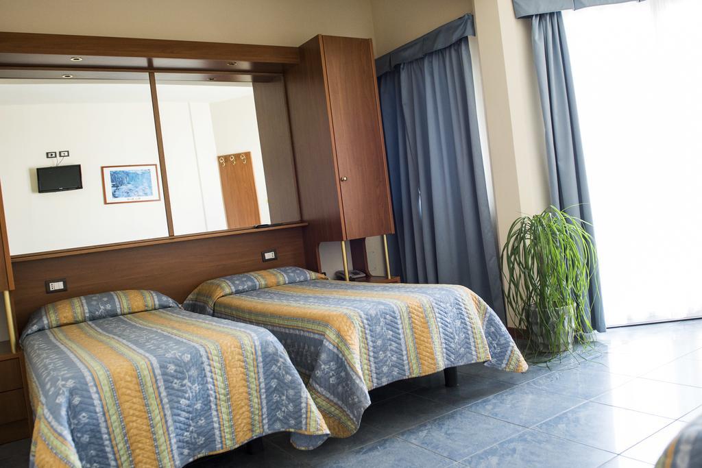 Hotel Gabbiano Porto San Giorgio Luaran gambar