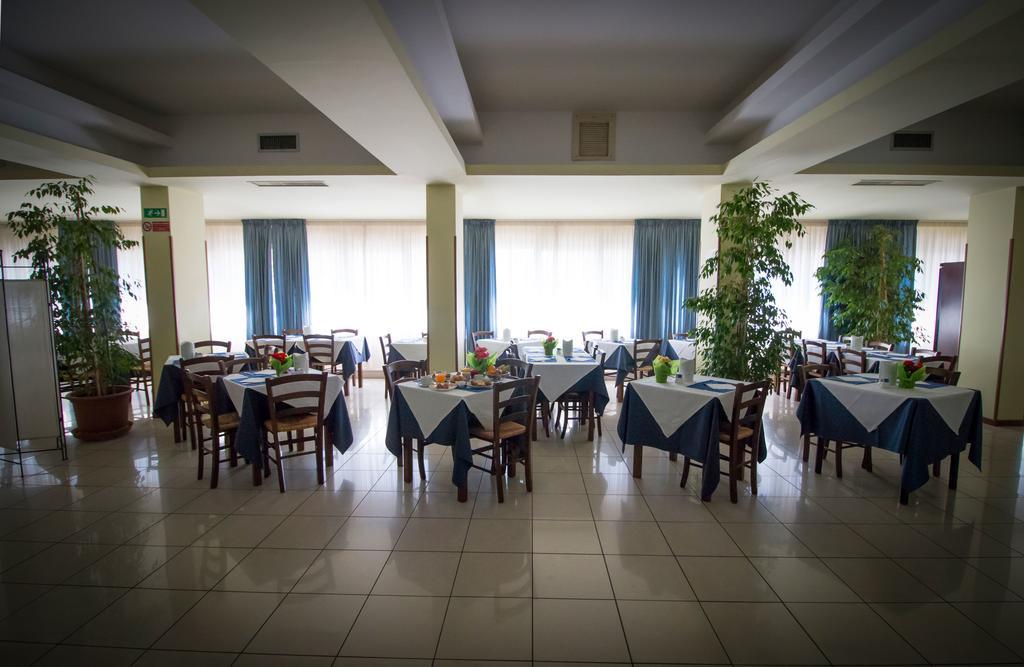 Hotel Gabbiano Porto San Giorgio Luaran gambar