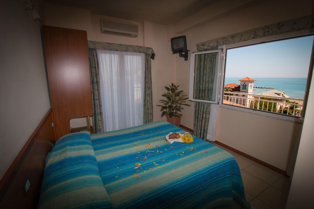 Hotel Gabbiano Porto San Giorgio Luaran gambar