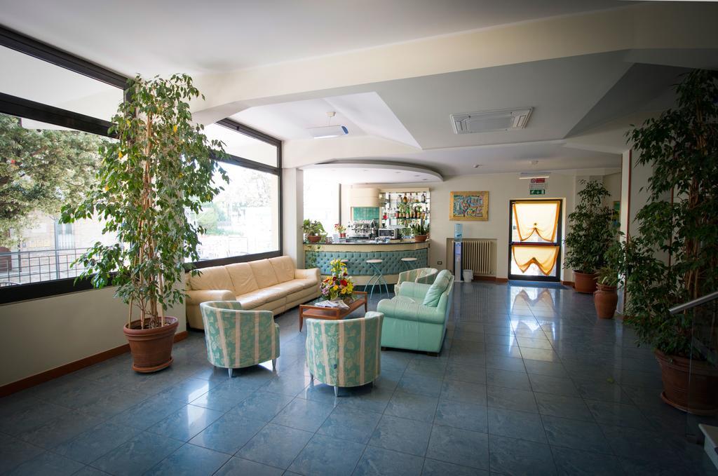 Hotel Gabbiano Porto San Giorgio Luaran gambar