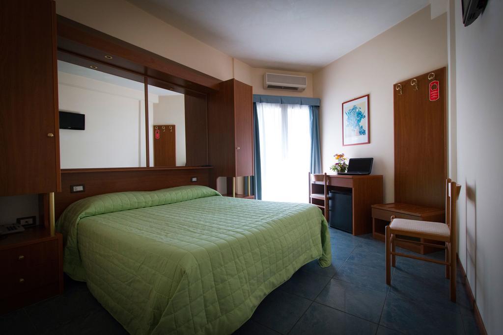 Hotel Gabbiano Porto San Giorgio Luaran gambar