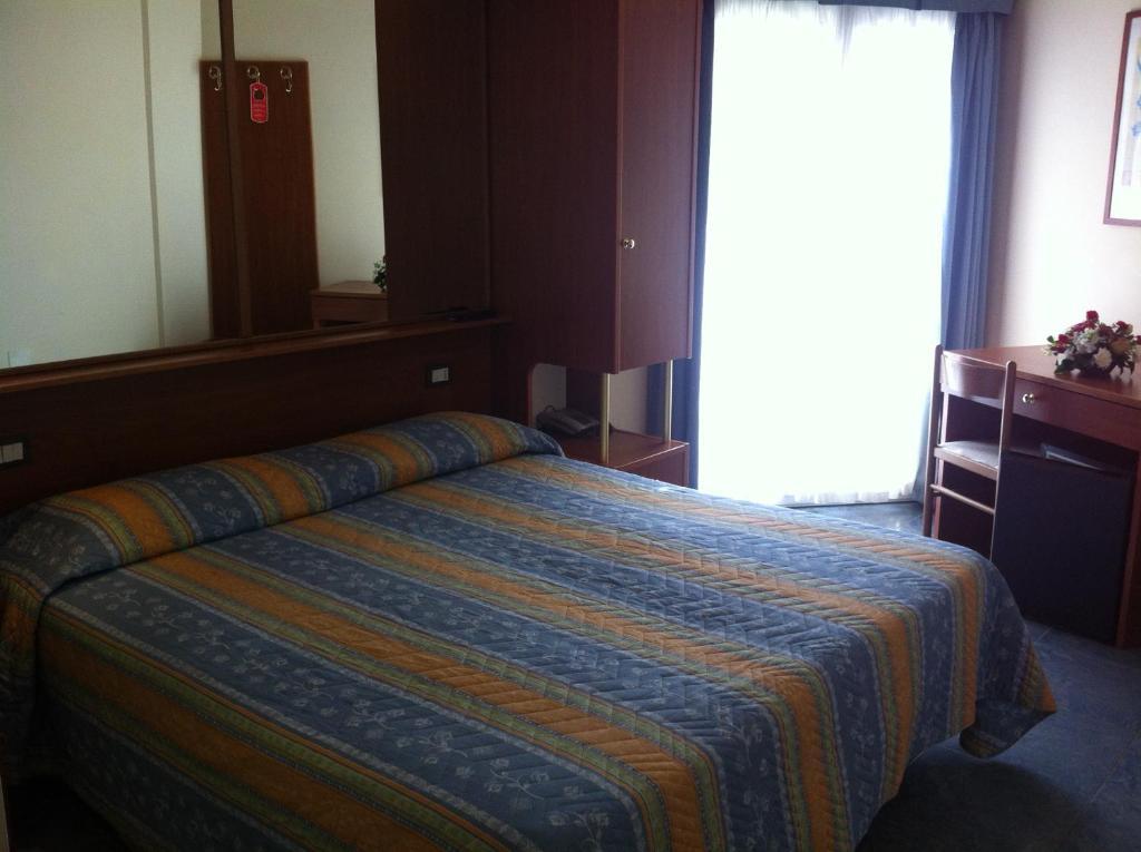 Hotel Gabbiano Porto San Giorgio Bilik gambar