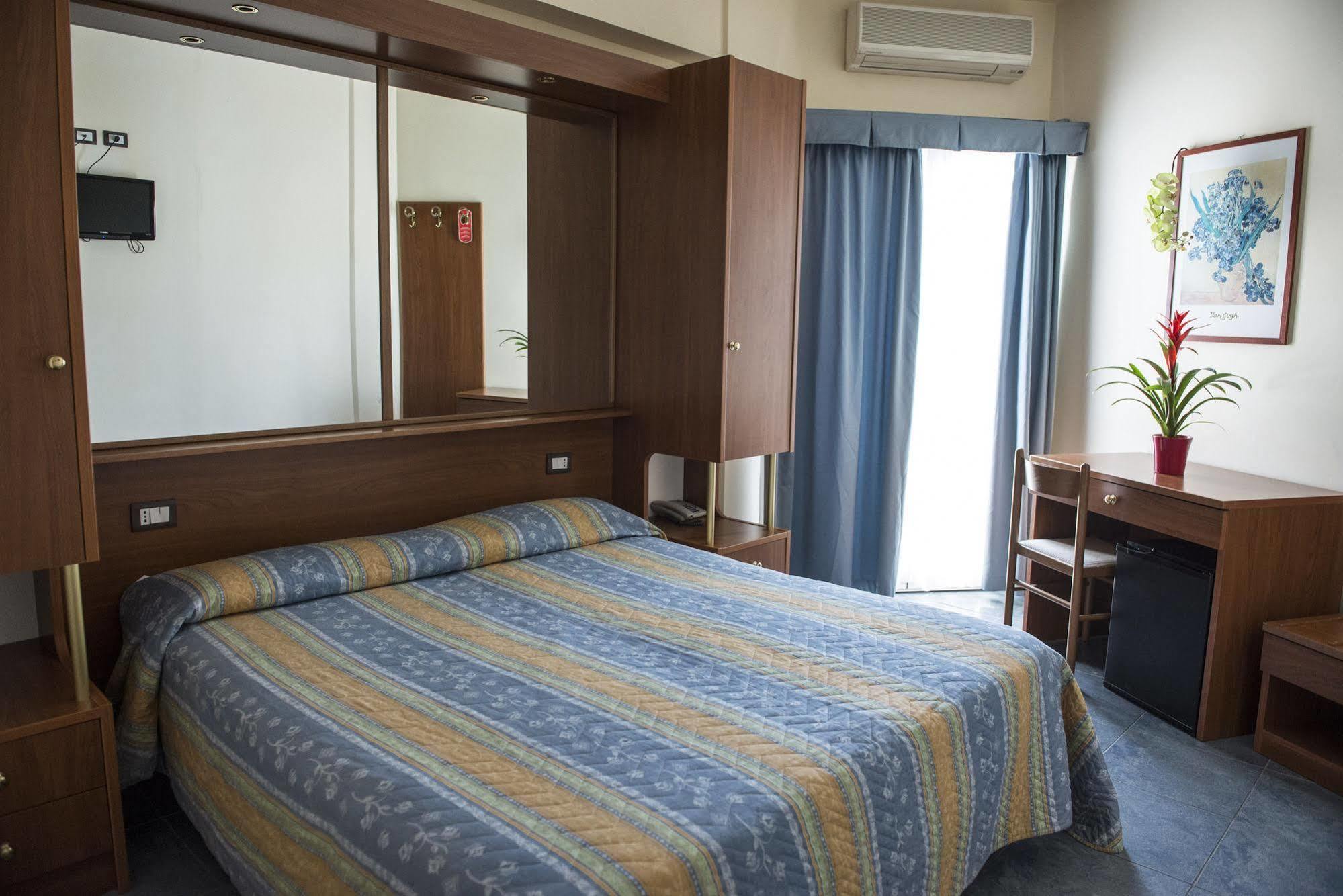Hotel Gabbiano Porto San Giorgio Luaran gambar