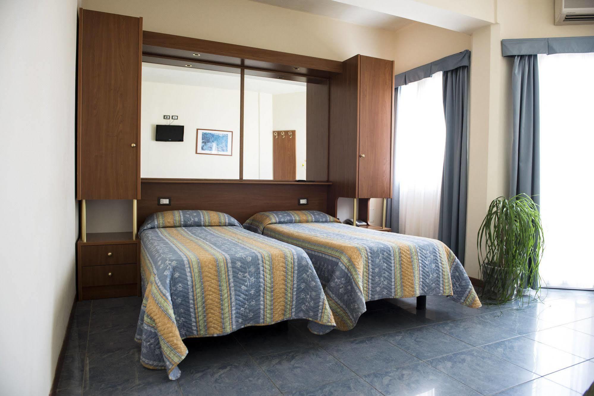 Hotel Gabbiano Porto San Giorgio Luaran gambar