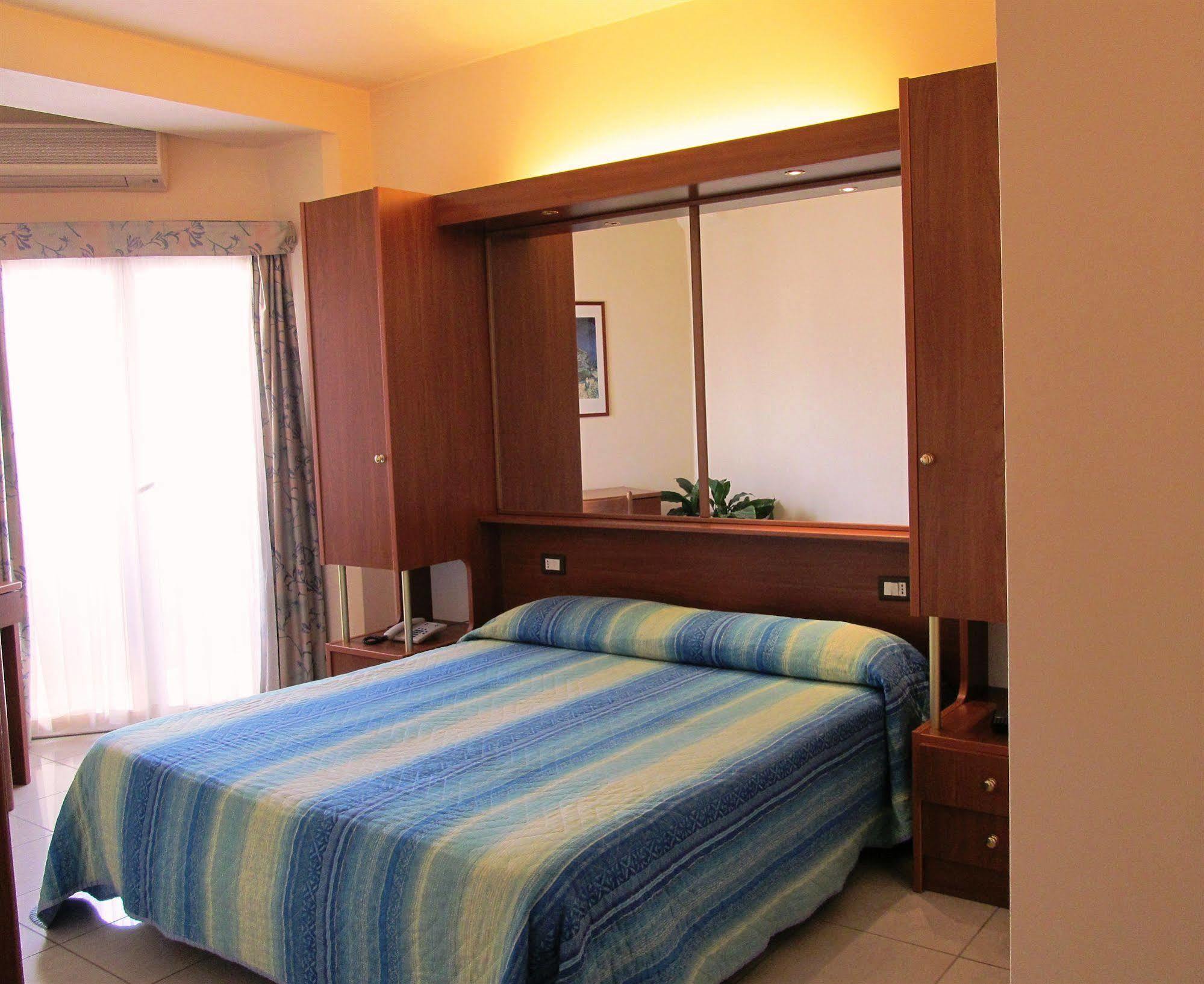 Hotel Gabbiano Porto San Giorgio Luaran gambar