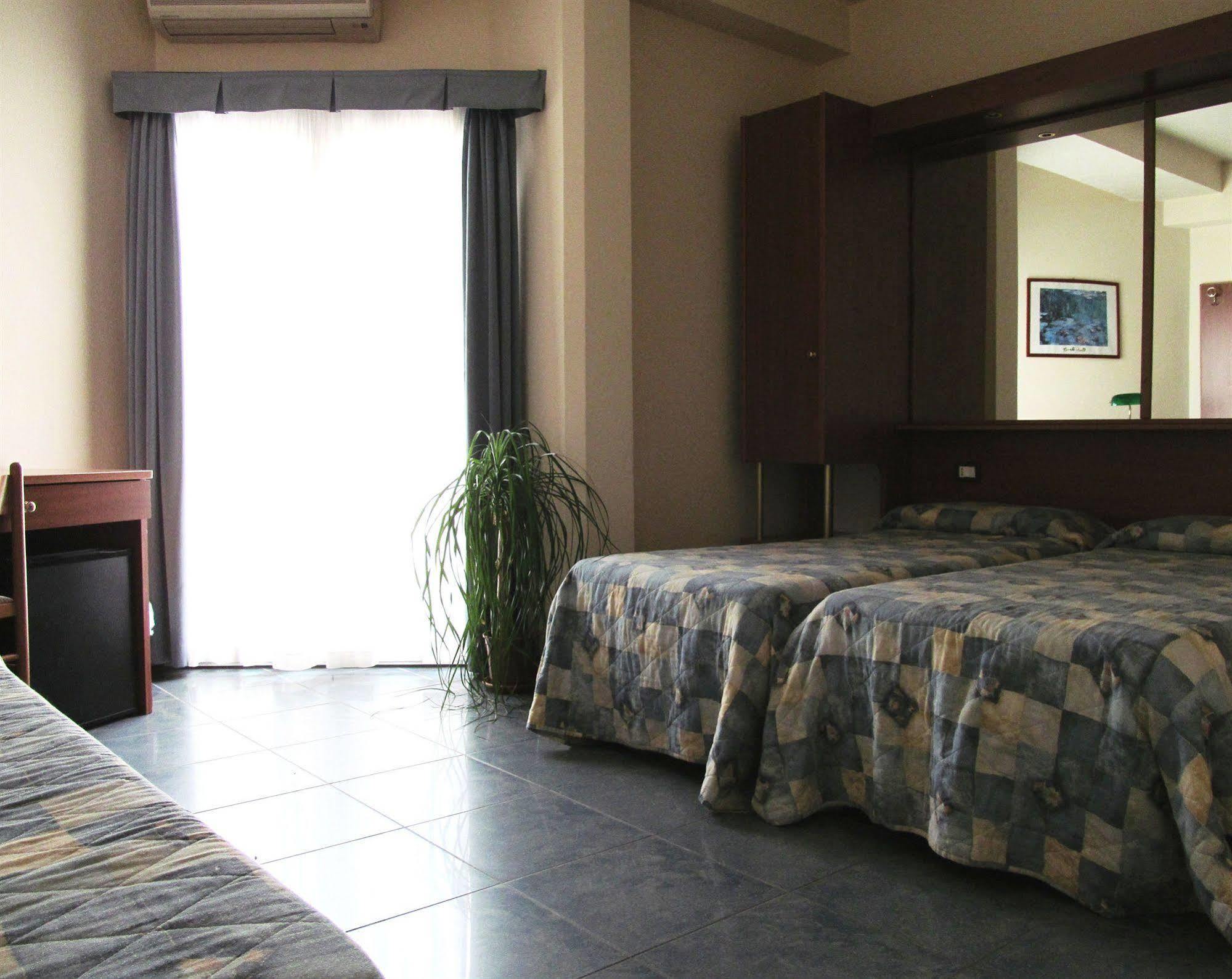Hotel Gabbiano Porto San Giorgio Luaran gambar